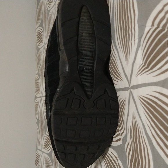 Shoes - Picture 6 of 8